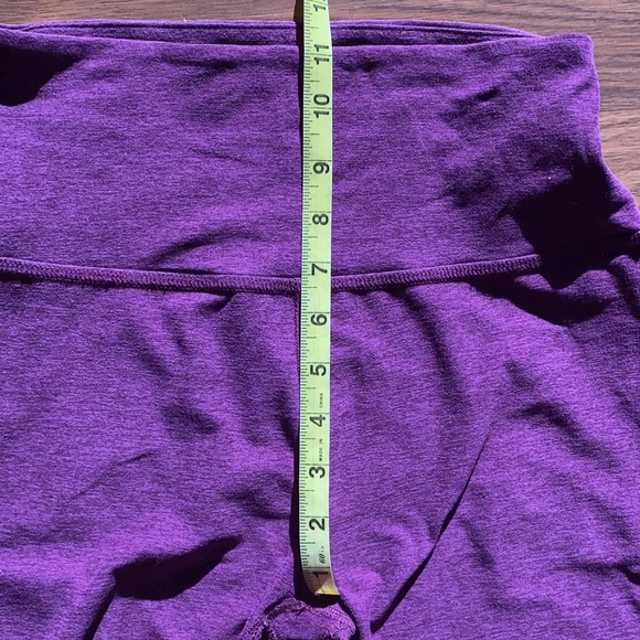 Beyond Yoga Caught in the Midi Leggings - purple heather - Picture 8 of 10